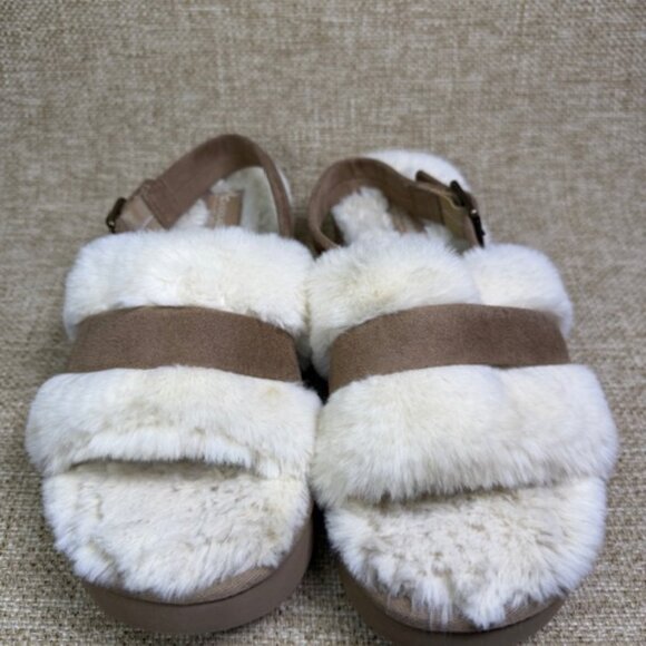 Koolaburra by UGG Fuzz'd Out Adjustable Slide Sandal in "Natural" color. Size 9. - Picture 3 of 6